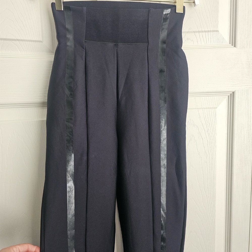 ULTRACOR  Essential Pavo Jogger black.  women #0171